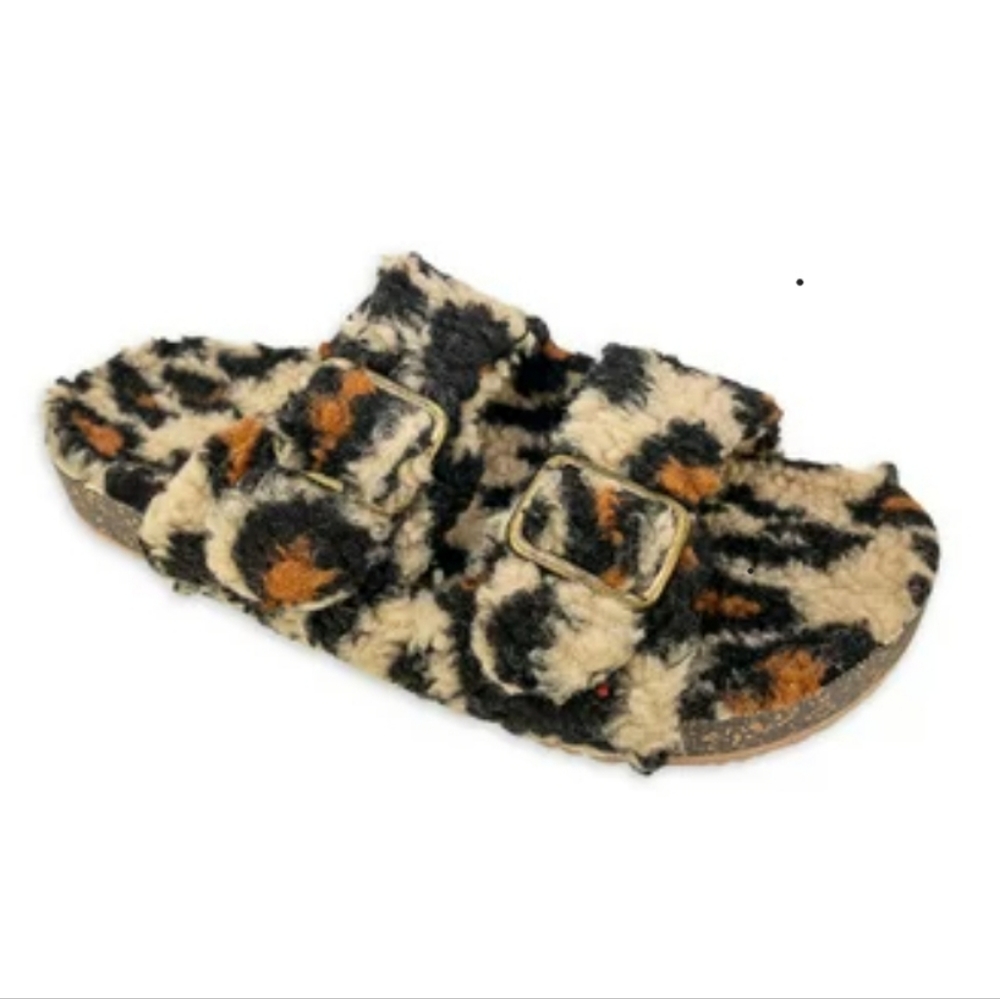 NWT! Fabulous leopard print sandals!